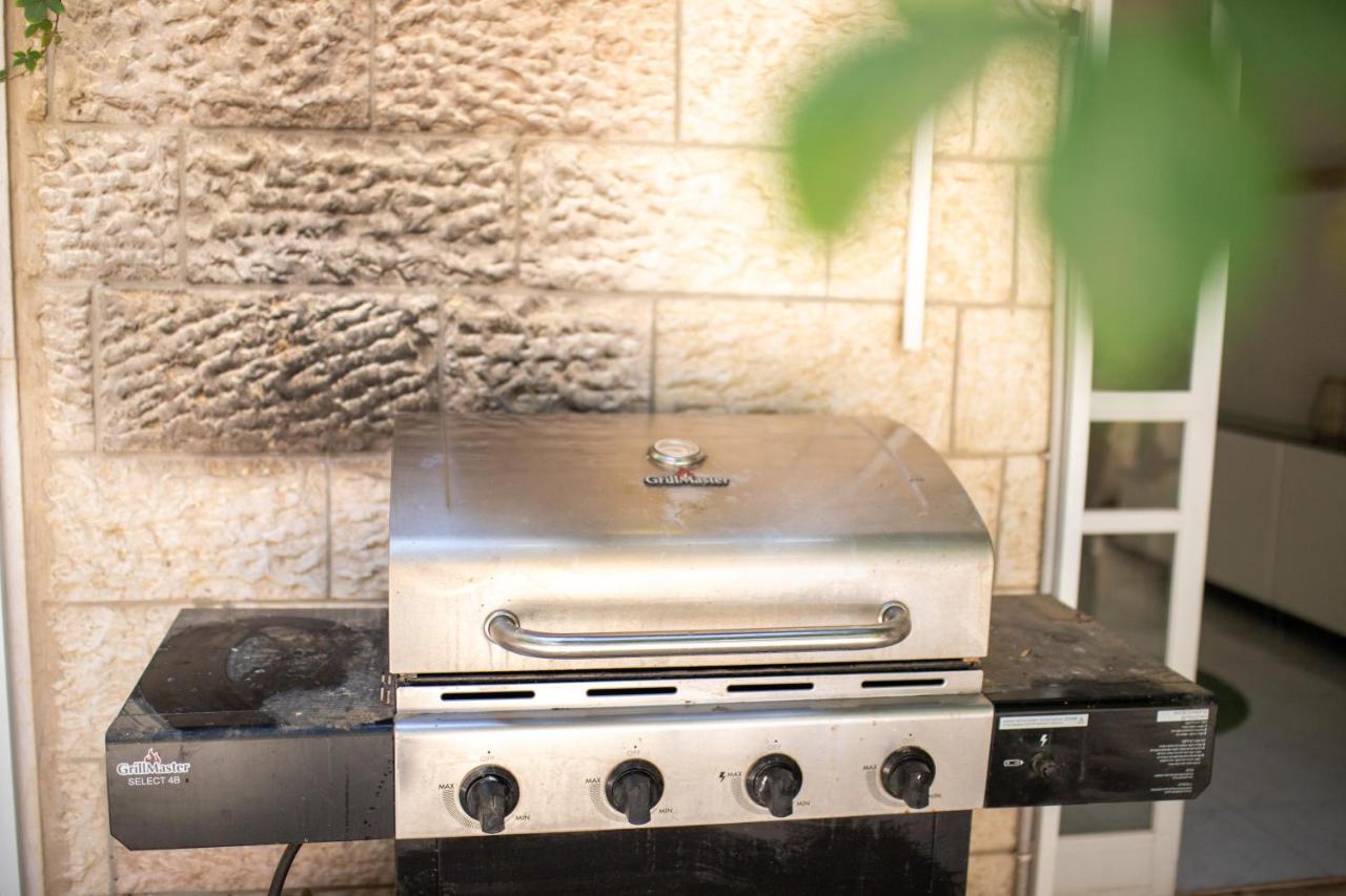 Spacious By The Orient Hotel - 4 Bdr Apartment Jerusalem Exteriör bild