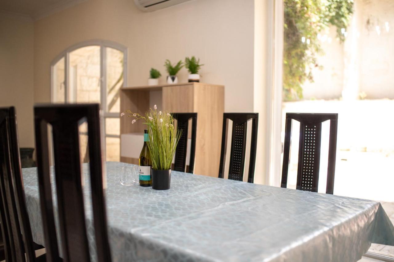 Spacious By The Orient Hotel - 4 Bdr Apartment Jerusalem Exteriör bild